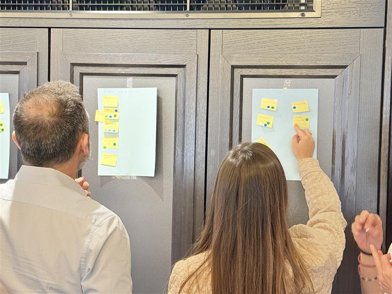 Julia Álvarez working with the URSA sustainability team on LCA-related projects.